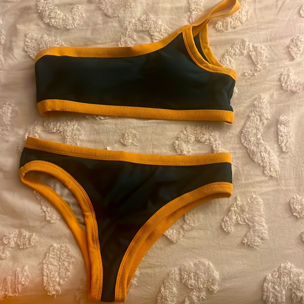 size medium, shein bikini set